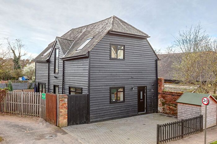 3 Bedroom Detached House For Sale In Dickenson Way, Ware, SG12