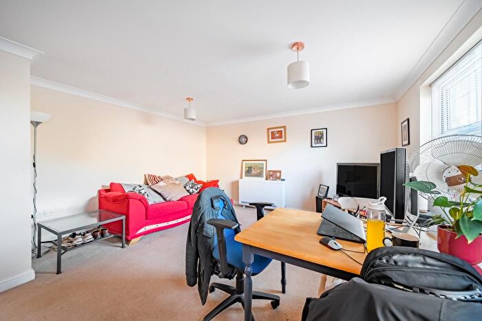 2 Bedroom Flat For Sale In Swindon, Wiltshire, SN25