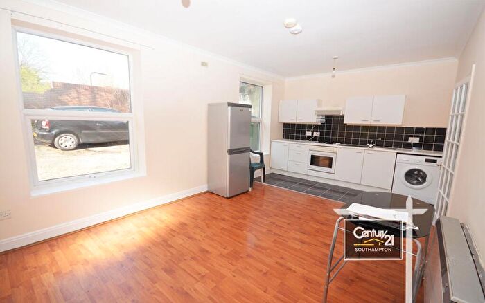 2 Bedroom Flat To Rent In |Ref: |, Portswood Road, Southampton, SO17