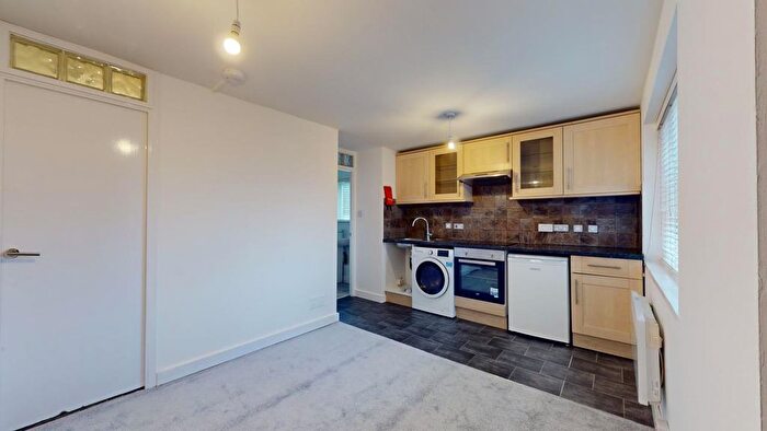 1 Bedroom Flat To Rent In Mansell Road, London, W3