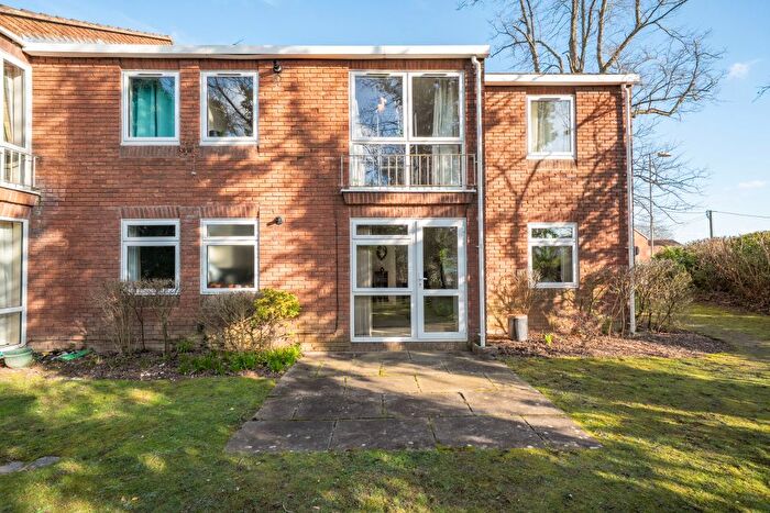2 Bedroom Flat For Sale In The Beeches, Andover, SP10