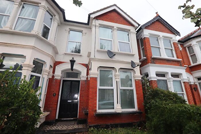 1 Bedroom Flat To Rent In Boscombe Road, Southend-On-Sea, SS2