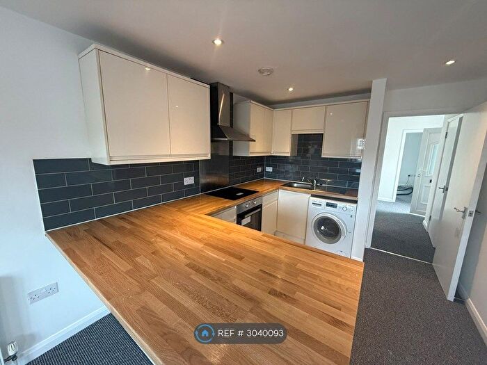 2 Bedroom Flat To Rent In South End, Croydon, CR0