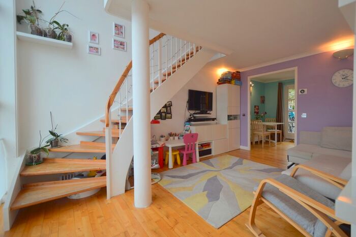 2 Bedroom Flat To Rent In Princes Court, Surrey Quays, SE16