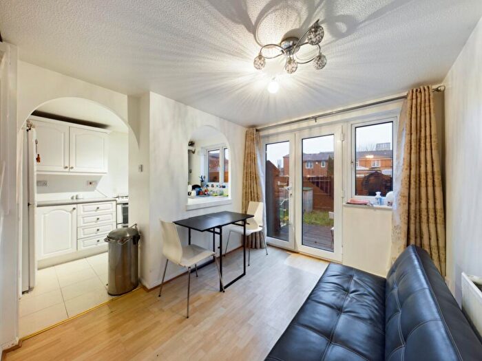 3 Bedroom Flat To Rent In Surrey Quays, SE8