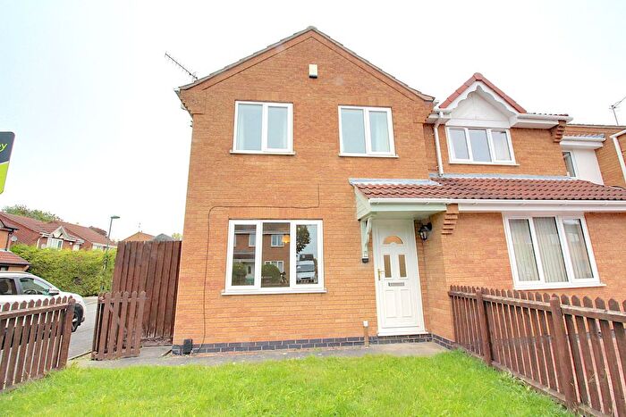 3 Bedroom Semi-Detached House To Rent In Gothic Close, Nottingham, NG6