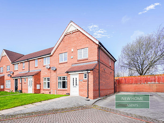 3 Bedroom End Of Terrace House For Sale In Tavistock Park, Leeds, LS12
