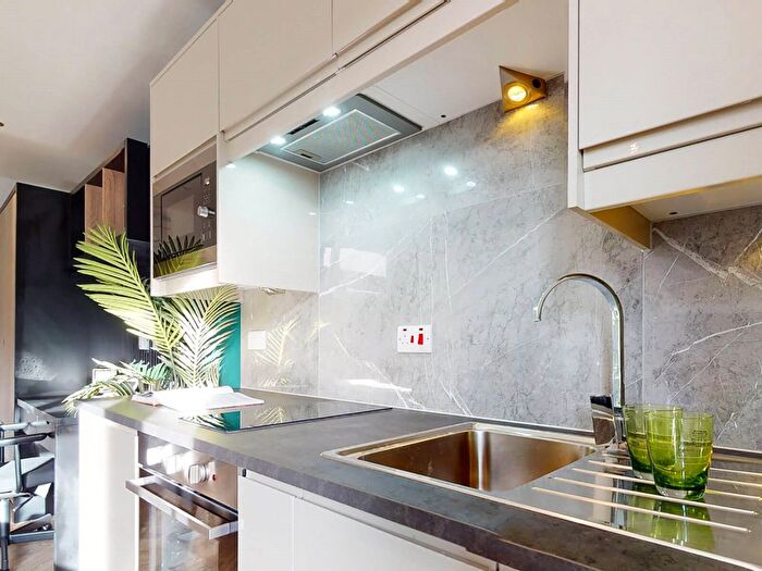 Studio To Rent In Apt, South Parade #, LS1