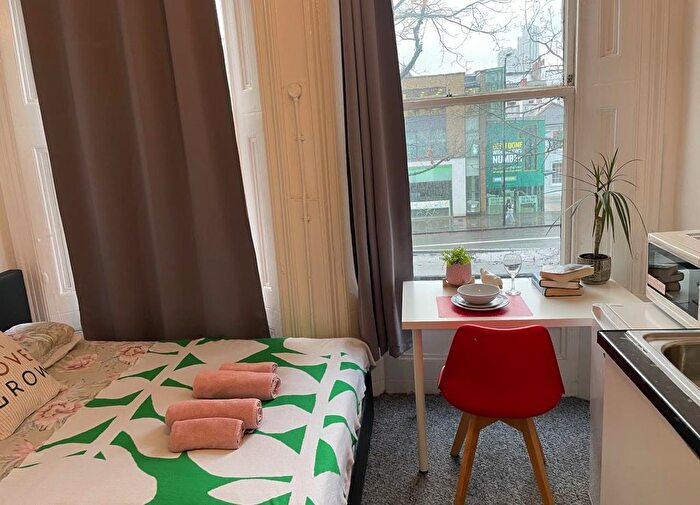 Studio To Rent In Upper Street, London, N1