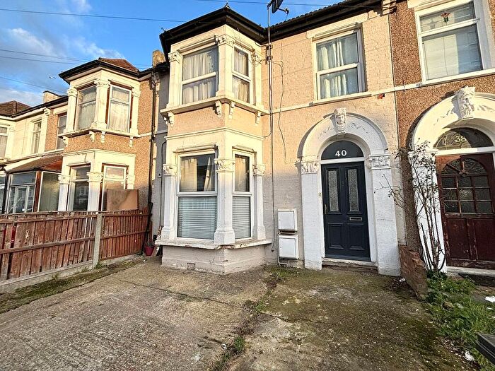 2 Bedroom Flat To Rent In Pembroke Road, Ilford, IG3