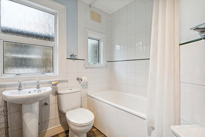 1 Bedroom Flat To Rent In Balfern Grove, London, W4