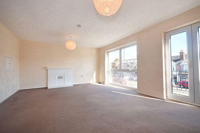 3 Bedroom Property To Rent In Penn Road, Beaconsfield, HP9