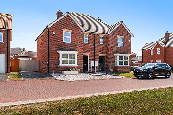 3 Bedroom Semi-Detached House For Sale In Baatsfjord Close, New Waltham, DN36