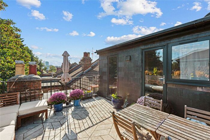2 Bedroom Flat For Sale In Hermitage Road, London, N4