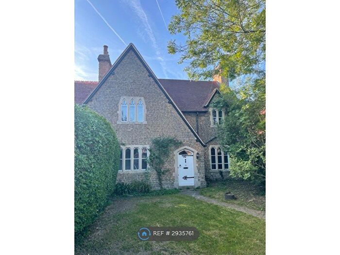 3 Bedroom Semi Detached House To Rent In St Johns Street, Godalming, GU7