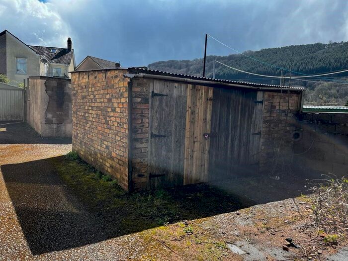 Garage / Parking To Rent In Islwyn Street, Cwmfelinfach, Ynysddu, Newport, NP11