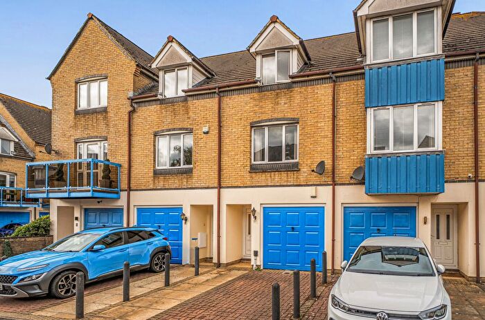 3 Bedroom Terraced House For Sale In Atlantic Close, Ocean Village, Southampton, Hampshire, SO14