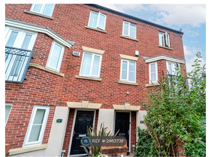 4 Bedroom Semi-Detached House To Rent In Barley Road, Birmingham, B16