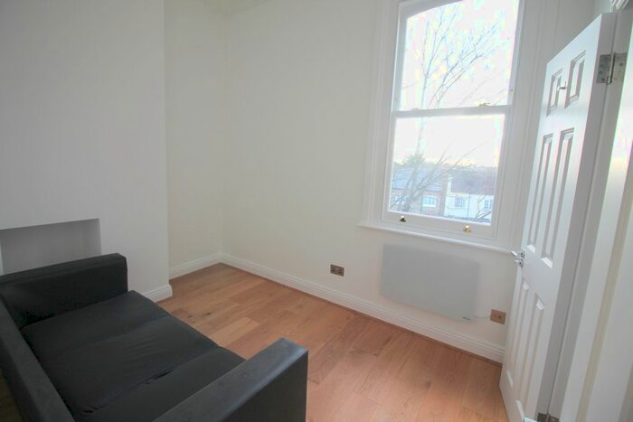 1 Bedroom Flat To Rent In Queen Mary Avenue, London E18