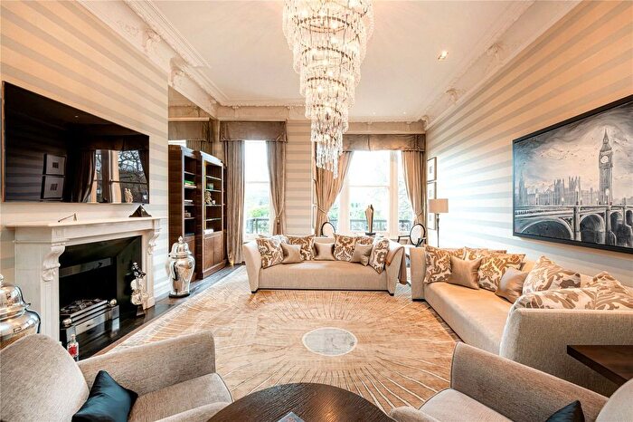 4 Bedroom Flat To Rent In Cambridge Gate, Regents Park, London, NW1