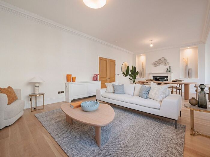 3 Bedroom Flat To Rent In Upper Grosvenor Street, London, W1K