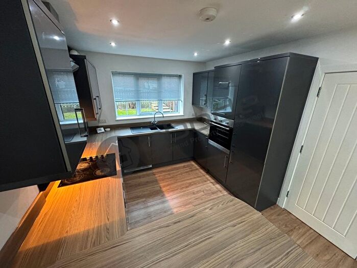 3 Bedroom Town House To Rent In Bawtry Road, Rotherham, S60