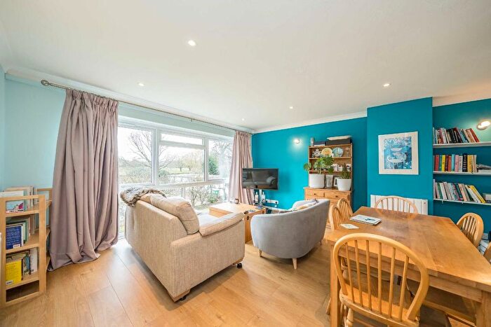 2 Bedroom Maisonette For Sale In Blandford Road, Teddington, TW11