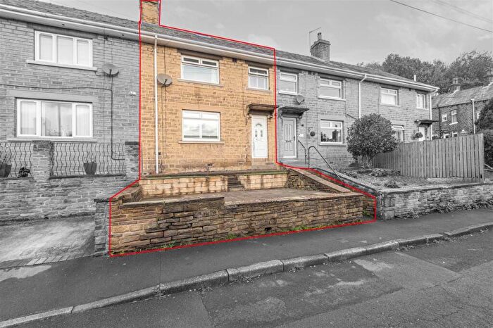 4 Bedroom Property To Rent In Lindwell Grove, Greetland, Halifax, HX4