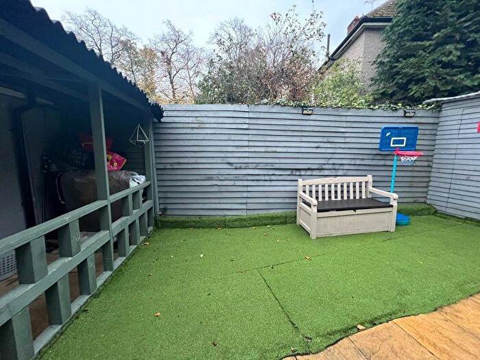 2 Bedroom Flat To Rent In Ilford, IG3