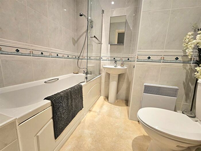 2 Bedroom Flat For Sale In Golden Gate Way, Eastbourne, BN23