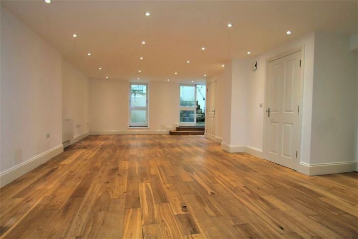 2 Bedroom Maisonette To Rent In Lauriston Road, Brighton, BN1