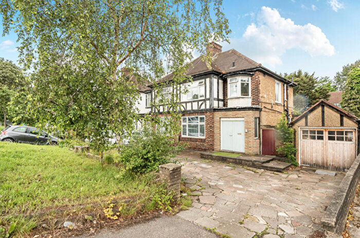 1 Bedroom Apartment For Sale In Watford Way, London, NW4