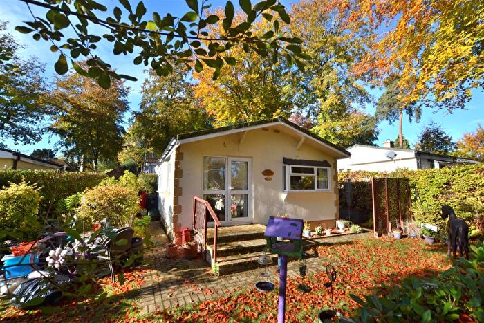 1 Bedroom Mobile Home For Sale In Rustic Glen, Grange Estate, Church Crookham, GU52