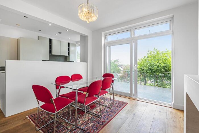 3 Bedroom House To Rent In Bellingham Road, London, SE6