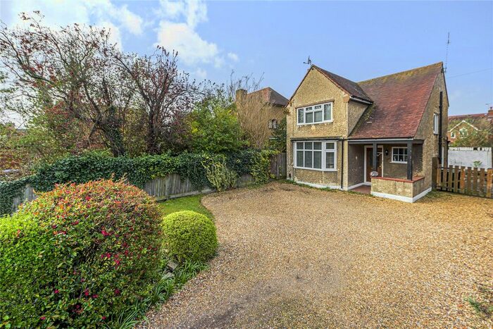 2 Bedroom Detached House To Rent In New Haw Road, Addlestone, Surrey, KT15