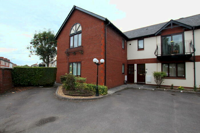 2 Bedroom Flat To Rent In Tyn-Y-Pwll Road, Whitchurch, Cardiff, CF14