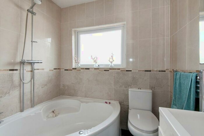 4 Bedroom Detached House For Sale In Margam Avenue, Southampton, SO19