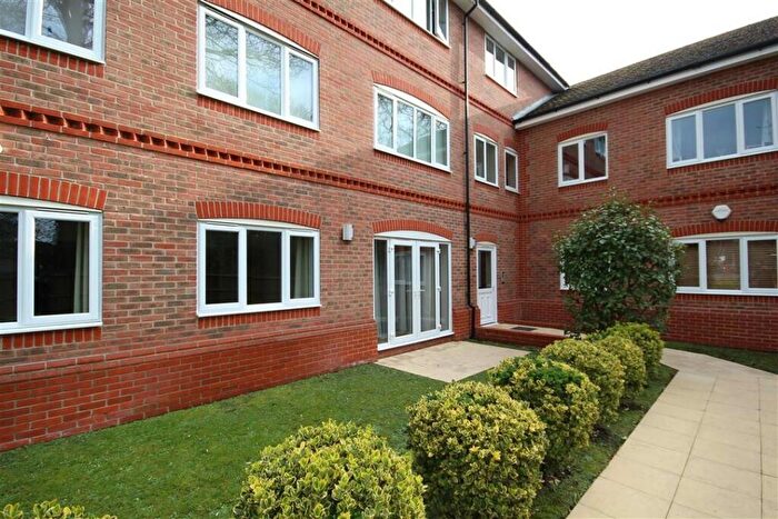 2 Bedroom Apartment To Rent In Reading Road, Wokingham, Berkshire, RG41