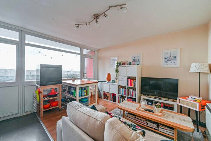 2 Bedroom Flat For Sale In Lewisham Road, Lewisham, London, SE13
