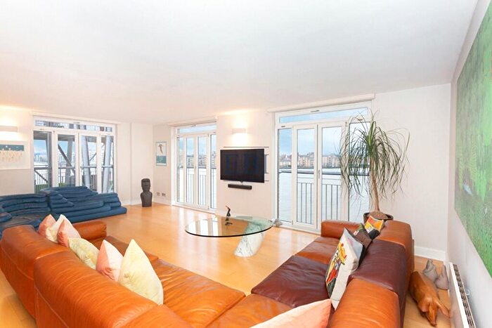 3 Bedroom Apartment For Sale In Dundee Wharf, Three Colt Street, Canary Wharf, E14