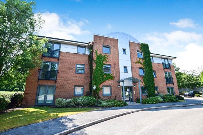 2 Bedroom Flat For Sale In Sycamore Court, Carrington Lane, Sale, M33