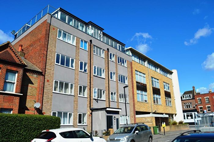 2 Bedroom Flat To Rent In Knighton Park Road London, SE26