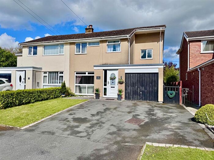 4 Bedroom Semi-Detached House For Sale In Llwyn Brith, Llanrwst, LL26
