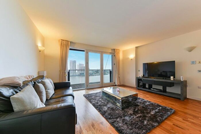 2 Bedroom Apartment To Rent In New Providence Wharf, Fairmont Avenue, London, E14