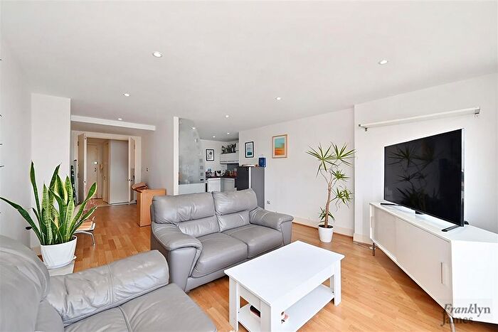2 Bedroom Flat For Sale In Crews Street, London, E14