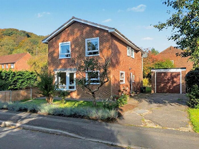 4 Bedroom Detached House For Sale In Dolphin Close, Haslemere, GU27