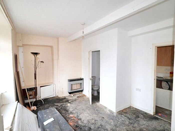 2 Bedroom Terraced House For Sale In Ingrow Lane, Keighley, BD22