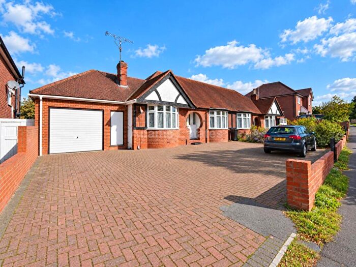 3 Bedroom Bungalow For Sale In The Drive, Reading, RG6