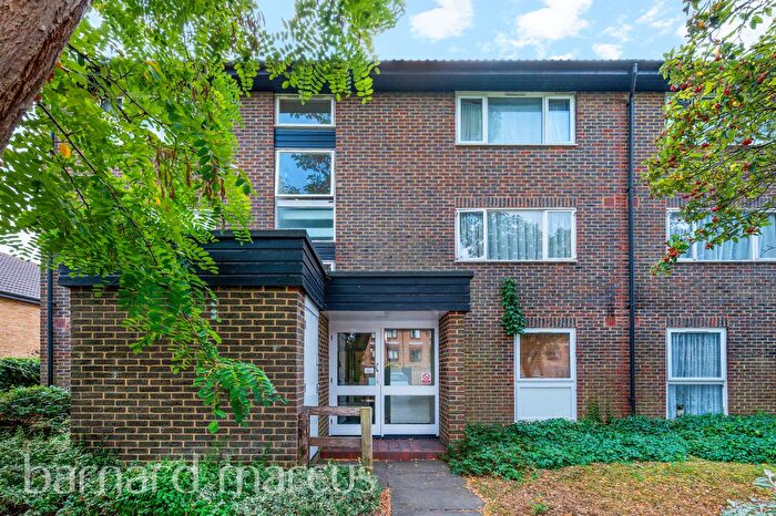 1 Bedroom Flat For Sale In Huntsmans Close, Feltham, TW13