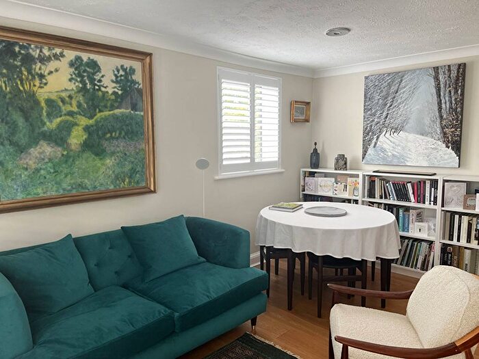 2 Bedroom Flat For Sale In Inner Park Road, Wimbledon, London, SW19